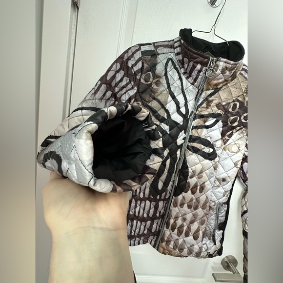 Dolcezza brand fitted lightweight puffer jacket. Fitted. Size small. - Picture 5 of 7